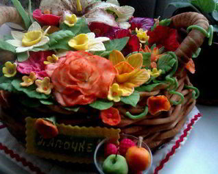 Торт бисквитный с ягодным муссом и двумя волшебными кремами