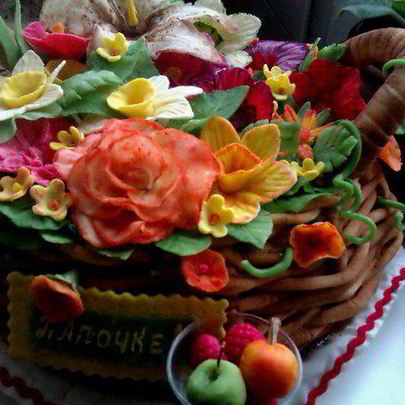 Торт бисквитный с ягодным муссом и двумя волшебными кремами