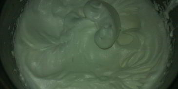 торт бисквитный с ягодным муссом и двумя волшебными кремами