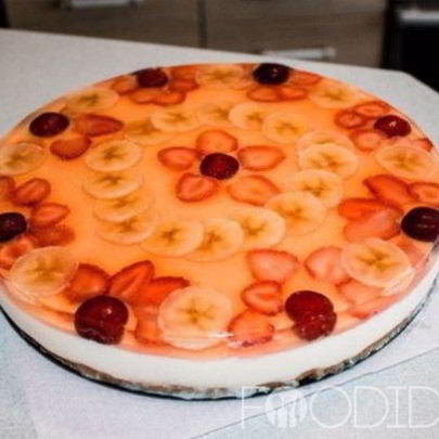 Торт с творожным кремом и фруктовым желе