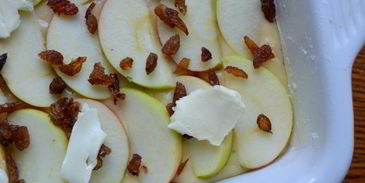 яблочный бисквит с изюмом