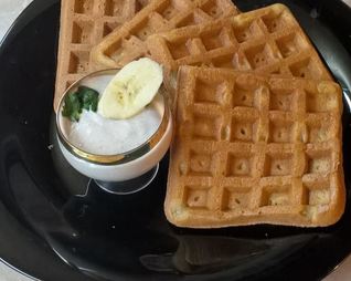 Бельгийские вафли с корицей и банановым кремом