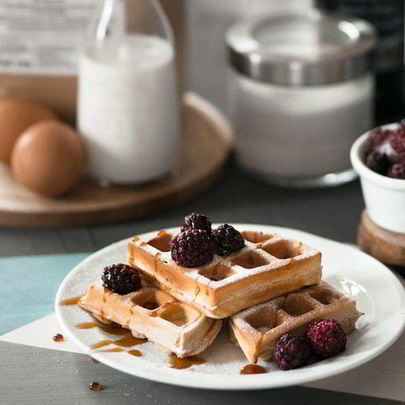 Мягкие венские вафли с ягодами