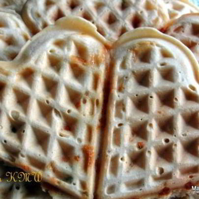 Пикантные вафли на завтрак