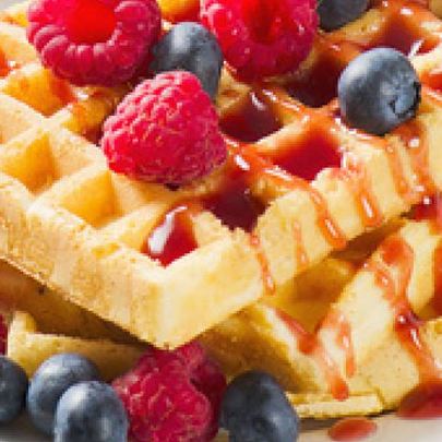 Вафли с черникой и малиной