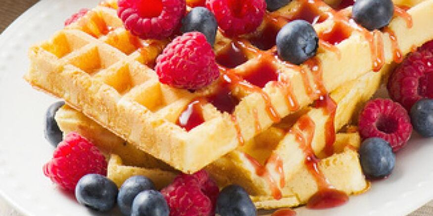 Рецепт вафель с черникой и малиной