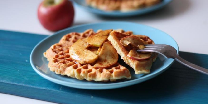 Рецепт вафель с пряными яблоками
