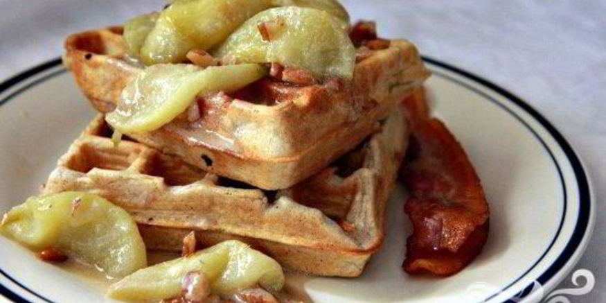 Рецепт вафель с яблоками и орехами