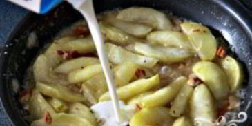 вафли с яблоками и орехами