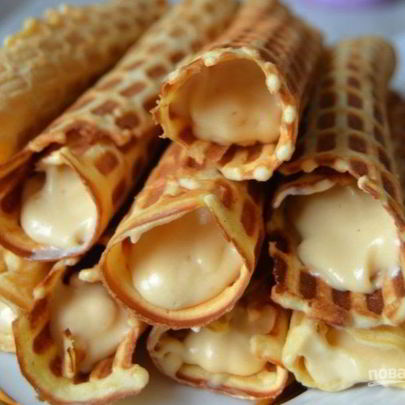 Вафли в вафельнице со сгущенкой