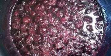 вишневый рулет