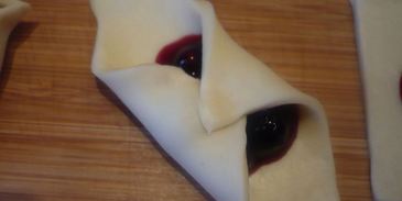 ягодные конвертики из особого слоеного теста