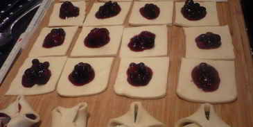 ягодные конвертики из особого слоеного теста