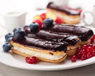 Домашние эклеры с кремом в шоколадной глазури