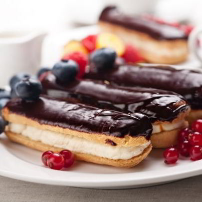 Домашние эклеры с кремом в шоколадной глазури