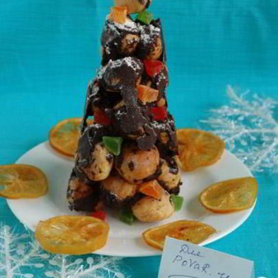 Елочка из профитролей