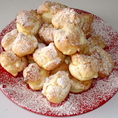 Пирожные эклеры с заварным кремом