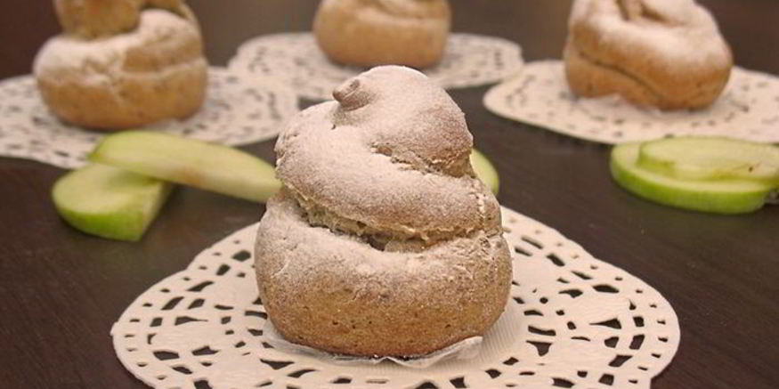 Рецепт профитролей из льняной муки с яблочно-карамельным муссом