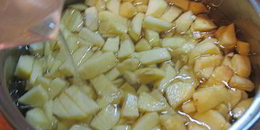 профитроли из льняной муки с яблочно-карамельным муссом