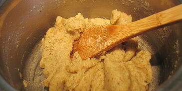 профитроли из льняной муки с яблочно-карамельным муссом