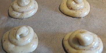 профитроли из льняной муки с яблочно-карамельным муссом