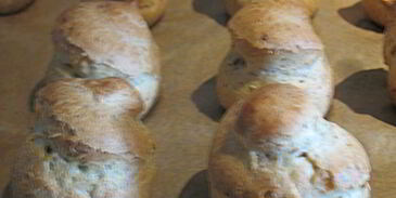 профитроли из льняной муки с яблочно-карамельным муссом