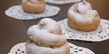 профитроли из льняной муки с яблочно-карамельным муссом