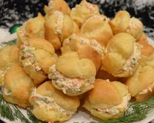 Профитроли с крабовой начинкой