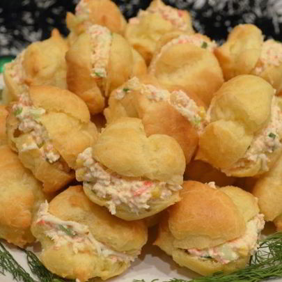 Профитроли с крабовой начинкой