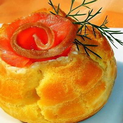 Профитроли с красной рыбой
