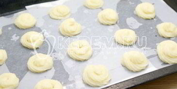 профитроли с кремом поцелуй