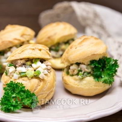 Профитроли с печенью трески