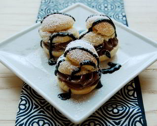 Профитроли с ромовой начинкой