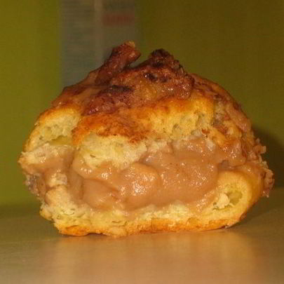 Профитроли с шоколадно-фундучным кремом