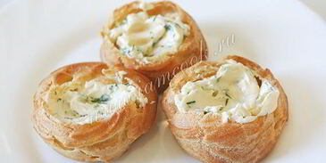 профитроли с сырной начинкой и форелью