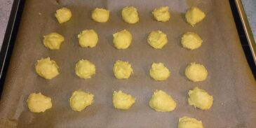 профитроли с творожным сыром и семгой