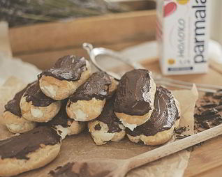 Эклеры с шоколадной глазурью