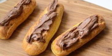 эклеры с шоколадным кремом
