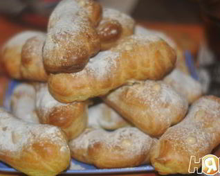 Эклеры со взбитыми сливками и сгущенкой