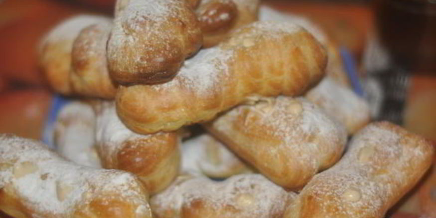 Рецепт эклеров со взбитыми сливками и сгущенкой