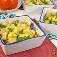 Рецепт Картофельной запеканки с курицей, грибами и сыром в микроволновке