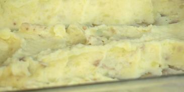 картофельная запеканка с тушенкой