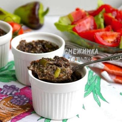 Порционные грибные запеканки с томатами, стручковой фасолью и сыром Джюгас