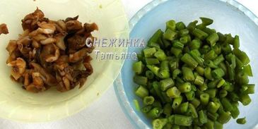 порционные грибные запеканки с томатами, стручковой фасолью и сыром джюгас