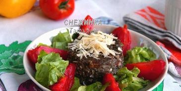 порционные грибные запеканки с томатами, стручковой фасолью и сыром джюгас