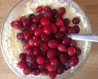 Творожная запеканка с клюквой