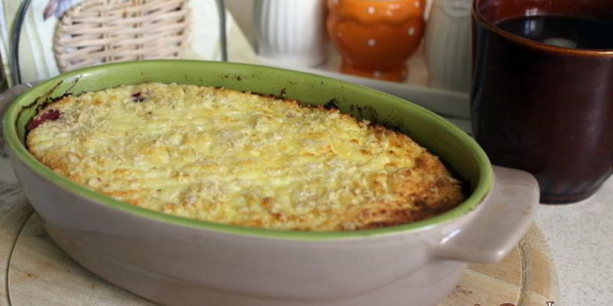 Рецепт творожной запеканки с овсяными хлопьями и вишней