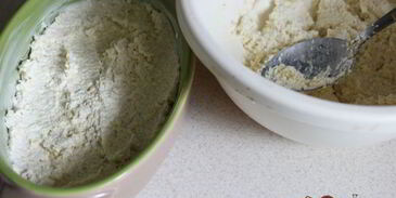 творожная запеканка с овсяными хлопьями и вишней