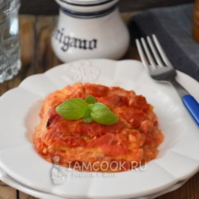Запеканка из цукини с томатным соусом