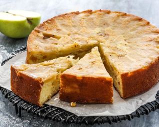 Запеканка из творога с яблоками и изюмом